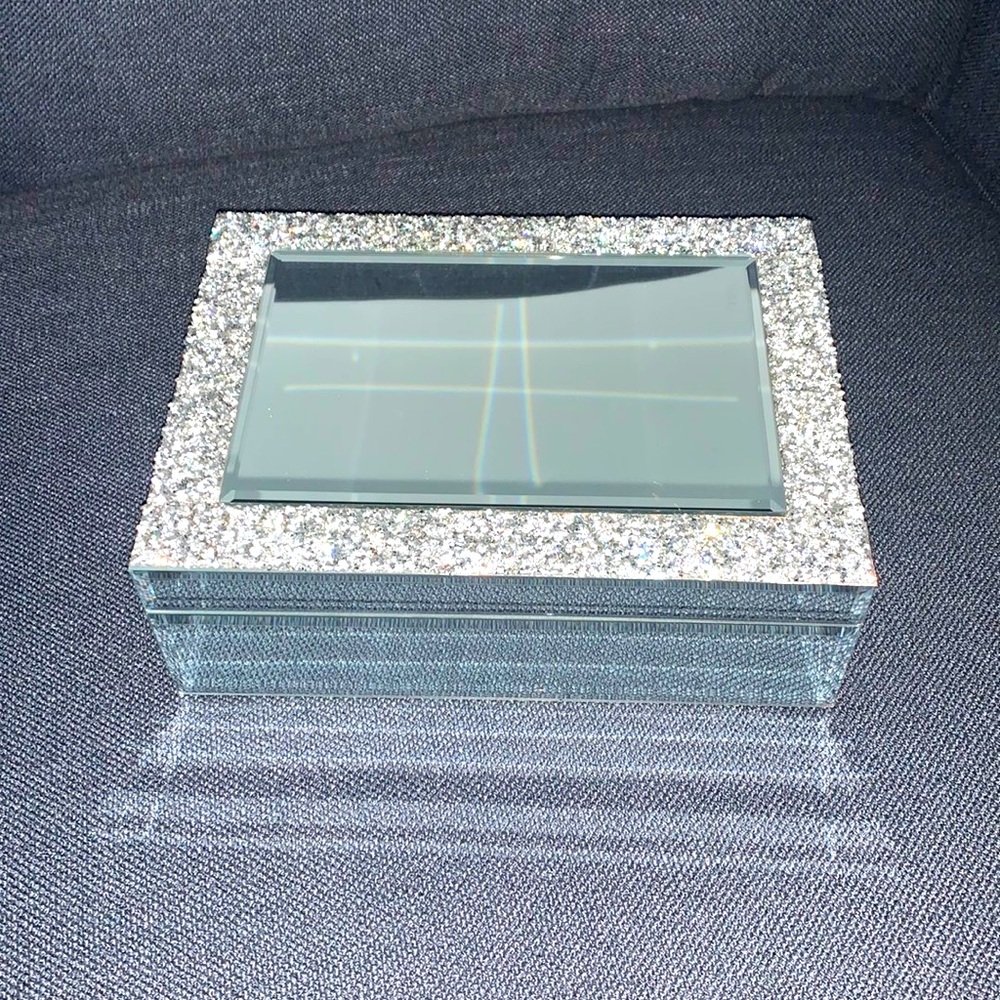 NWT 🏷 Mirror Box 🪞💎